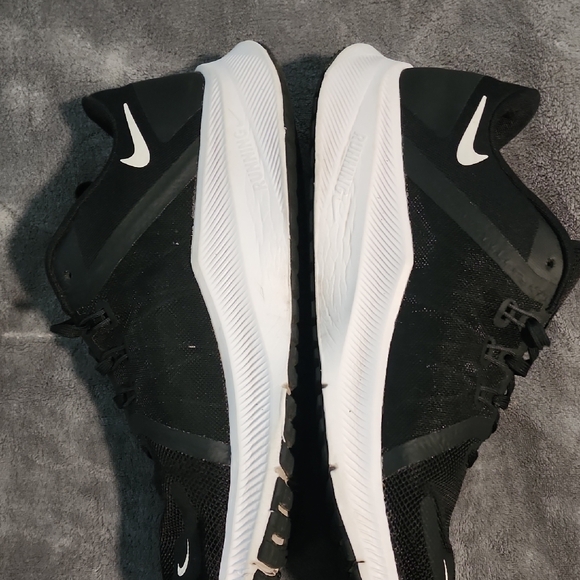Nike Men's Black Running Shoes - Picture 6 of 10